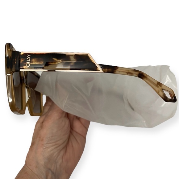 QUAY Almost Ready Sunglasses Polarized Tortoise Doe Frame Brown Fade Lens NWT - Picture 6 of 11